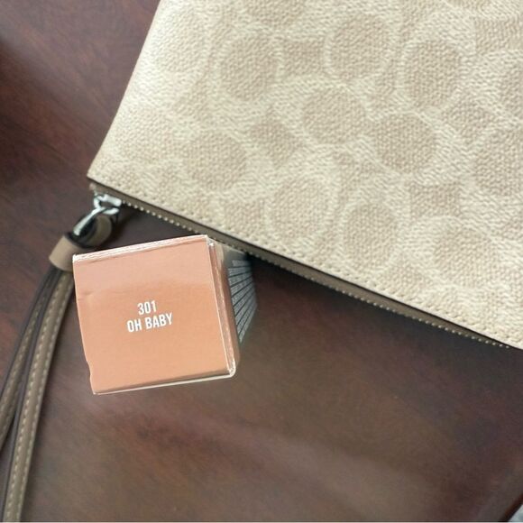 MAC Lipglass Oh Baby 3.1 ML - Picture 3 of 5